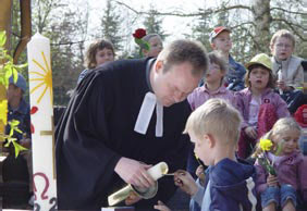 Kita & Kirche Pastor und Kinder